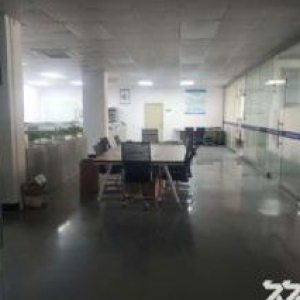 寮步镇东部快速附近原房东村委厂房1−3层1000