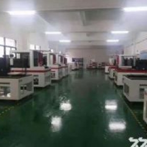 大朗镇工业园分租一楼14000平精装修办公室水电齐全可办环评