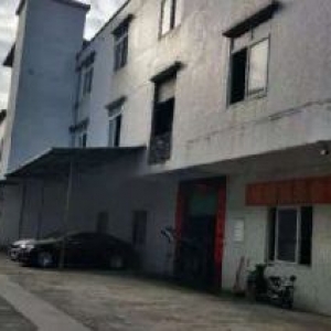 原房东标准厂房三层，宿舍三层，10月份空出