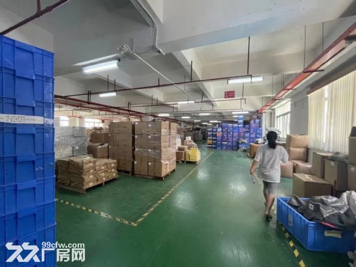 凤岗雁田楼上整层标准厂房出租2100平 现成水电办公室装修-图3